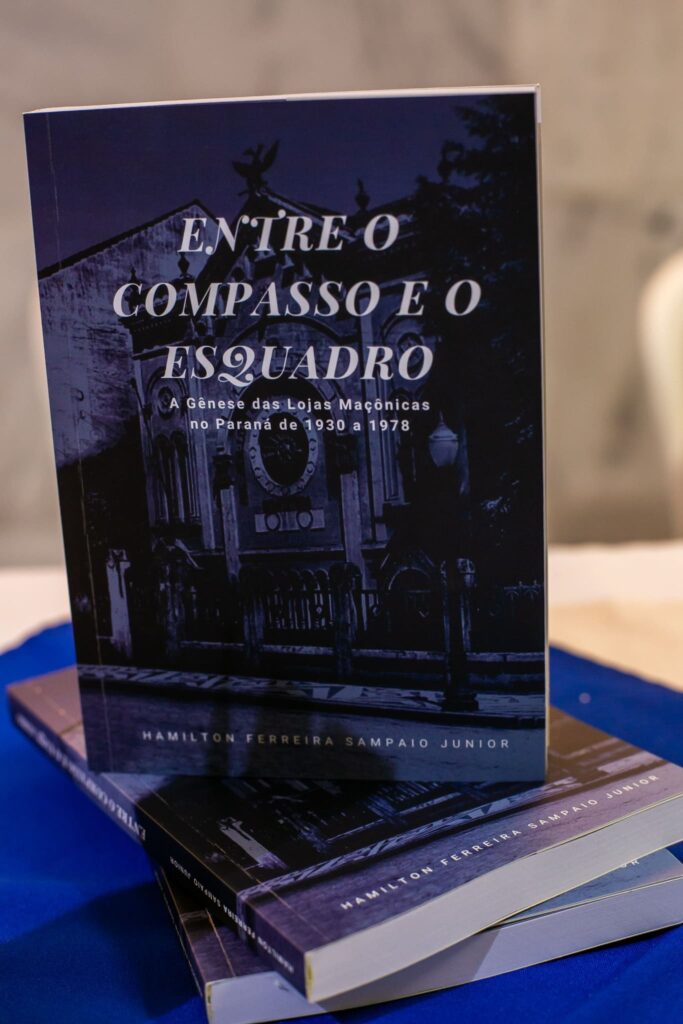 “Entre o Compasso e o Esquadro”