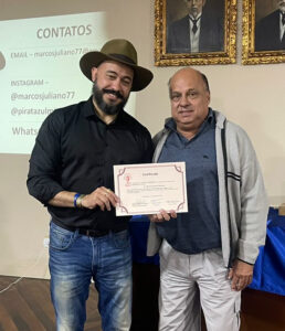 Escritor Marcos Juliano e o presidente do Club Litterario
